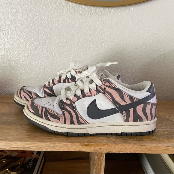 Nike Dunk - Picture 2 of 11